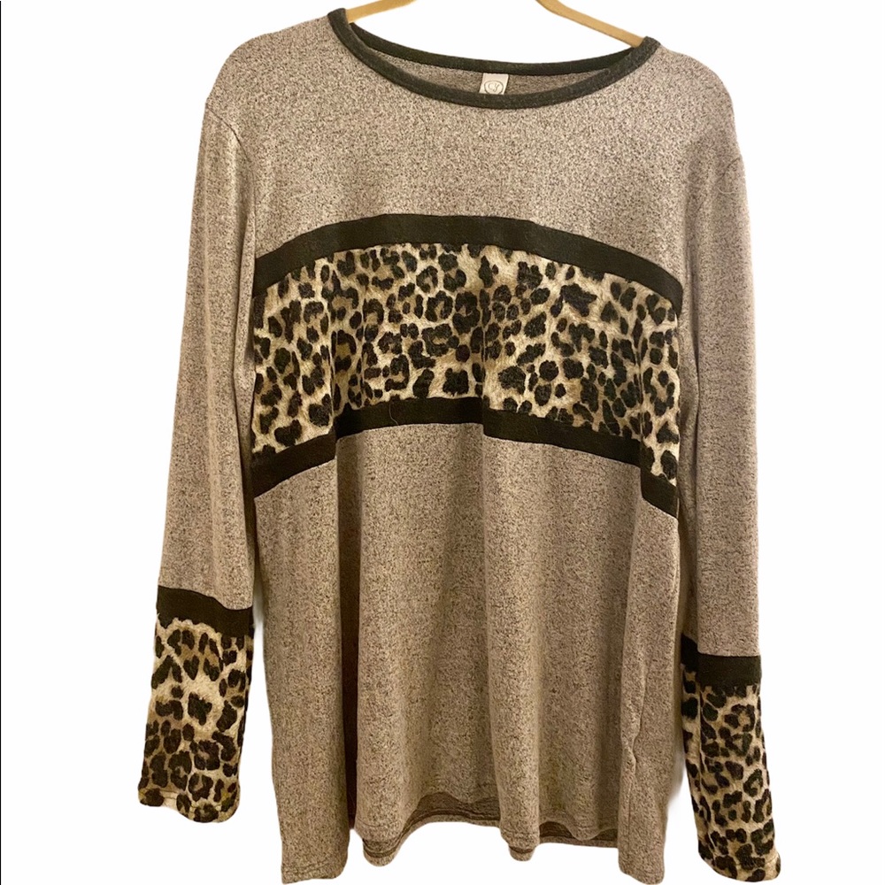 Price drop!! Long sleeve casual shirt medium